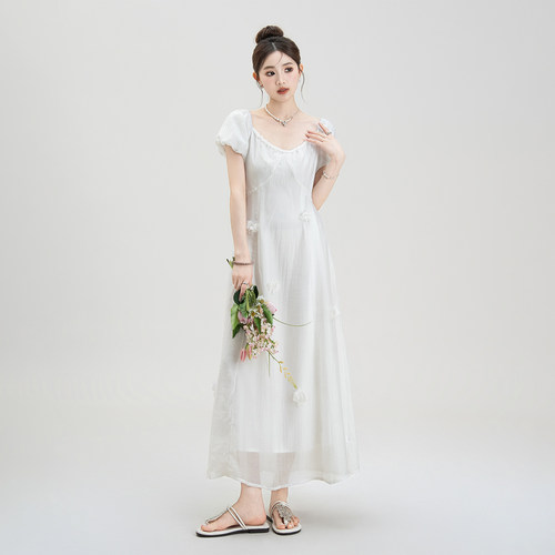 白色立体花朵泡泡袖V领连衣裙女