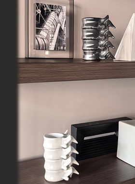 现代简约脊椎造型装饰摆件