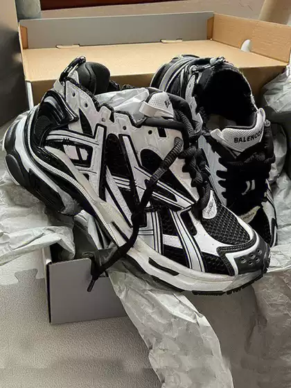 2026 New Popular Black and White Thick-Soled Height-Increasing Dad Shoes for Men, Trendy Internet Sensation, Super Hot Korean Style Putian Sports Casual Shoes