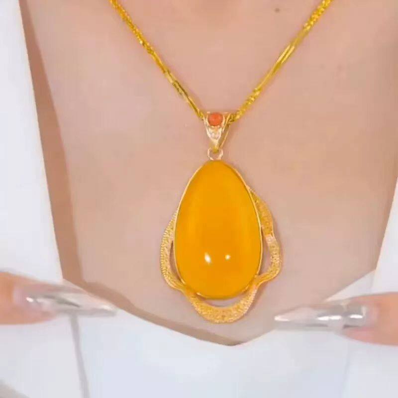 鸡油黄水滴蜜蜡项链海洋之心复古吊坠女轻奢高级感锁骨链真金电镀