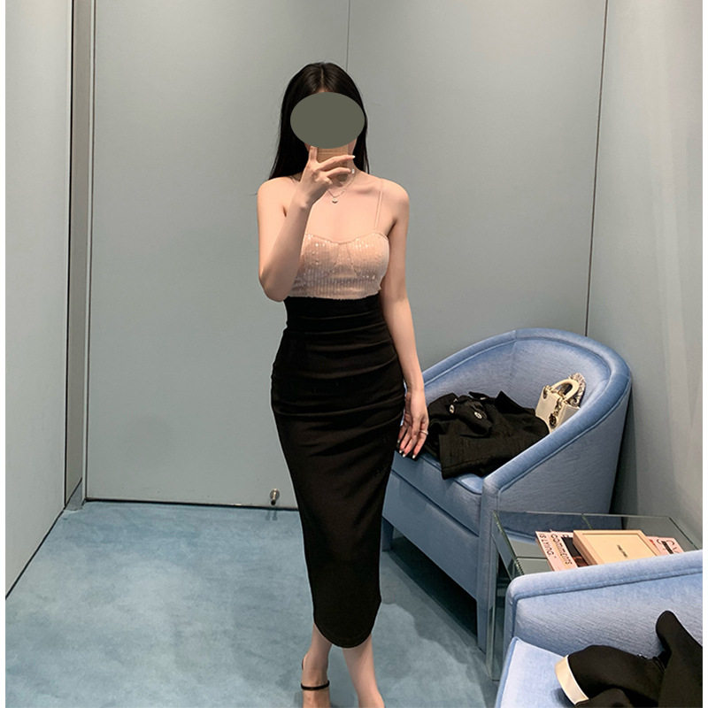 性感吊带露肩背礼服女轻奢小众高端级名媛气质收腰显瘦亮片连衣裙