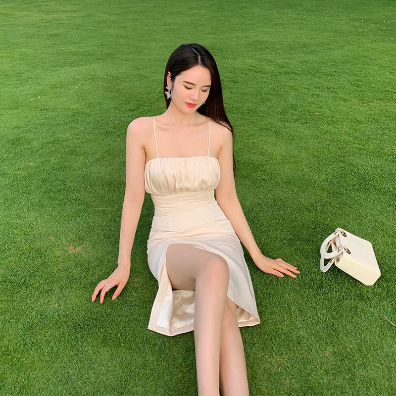 欧美性感吊带抹胸杏色礼服轻奢小众高端级收腰显瘦百搭褶皱连衣裙
