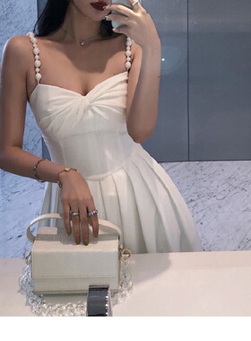 白色礼服女轻奢小众高端级性感吊带V领气质晚宴年会A字生日连衣裙