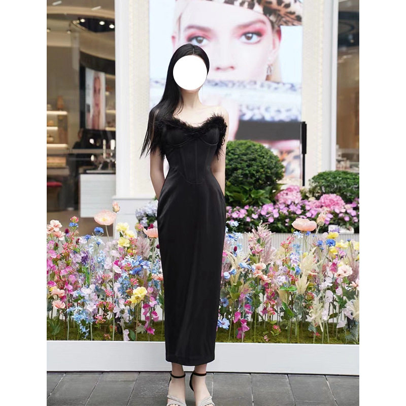 法式性感抹胸露肩背黑色礼服女轻奢小众高端级名媛气质羽毛连衣裙