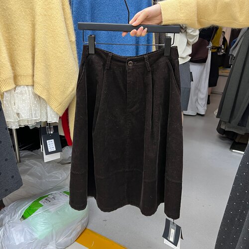 ULOUR67133秋冬2026新款韩系宽松高腰百搭灯芯绒中长款花苞半身裙