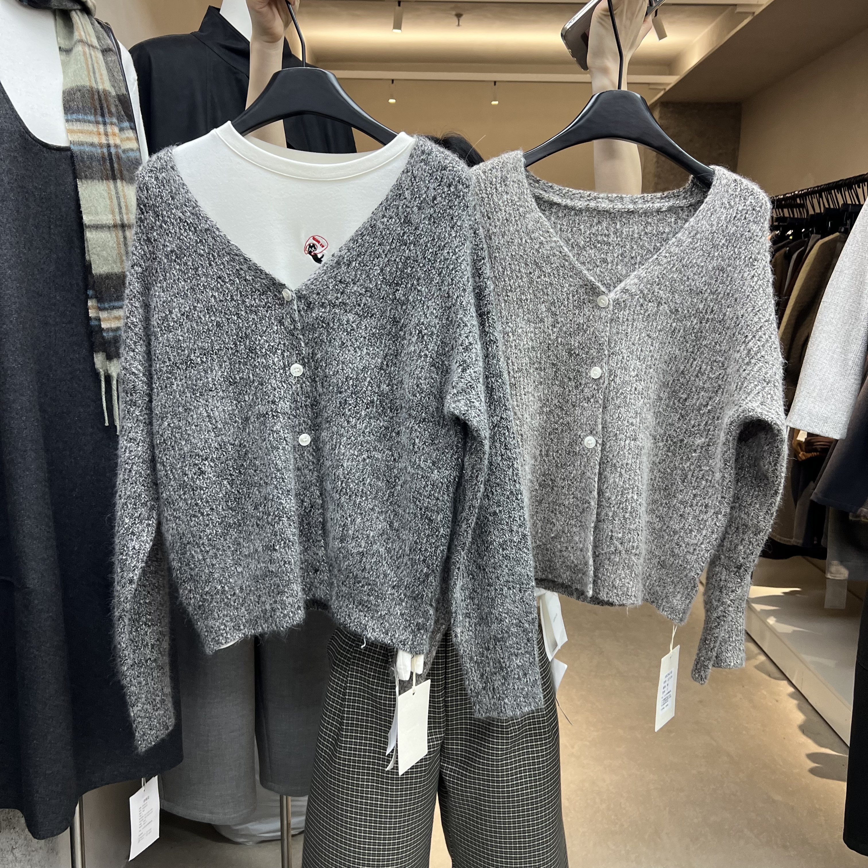 ABOWLAB2025秋冬季新款女装纯色简约气质v领休闲百搭针织上衣2210