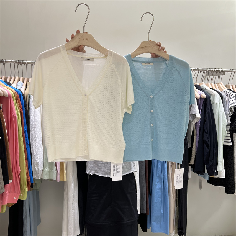 东大门短款针织衫开衫v领