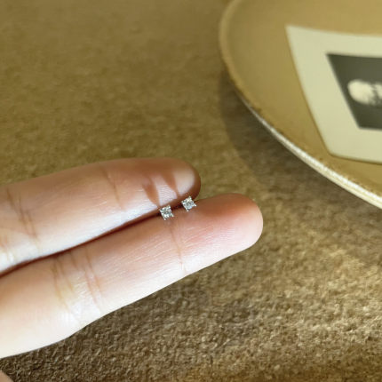 超迷你~很精致！ 极简低调S925纯银  经典小水钻锆石耳钉防过敏