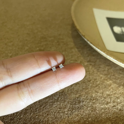 超迷你~很精致！ 极简低调S925纯银  经典小水钻锆石耳钉防过敏
