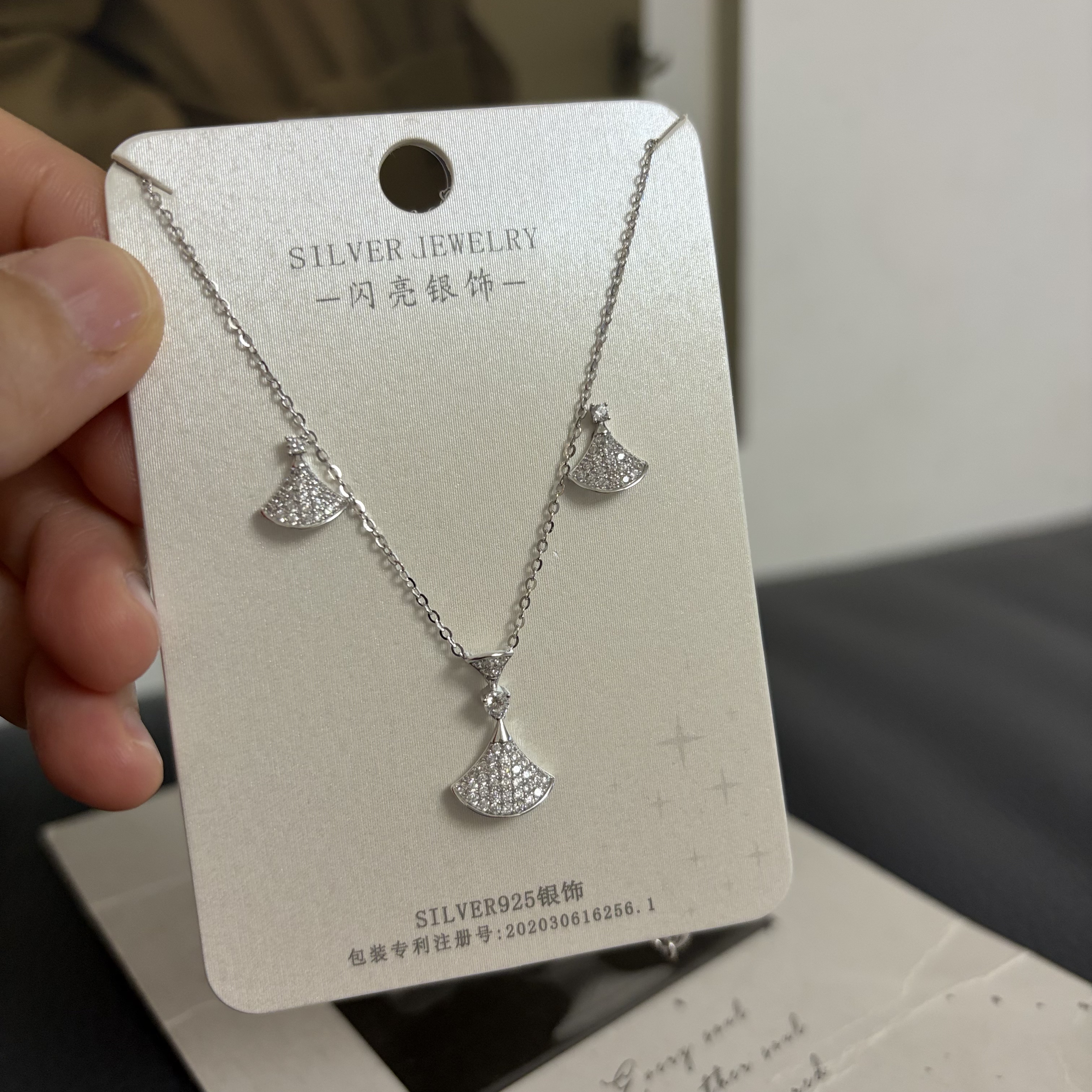 满钻大牌   品牌精工！S925通体纯银  5A闪锆  小扇子项链女礼物