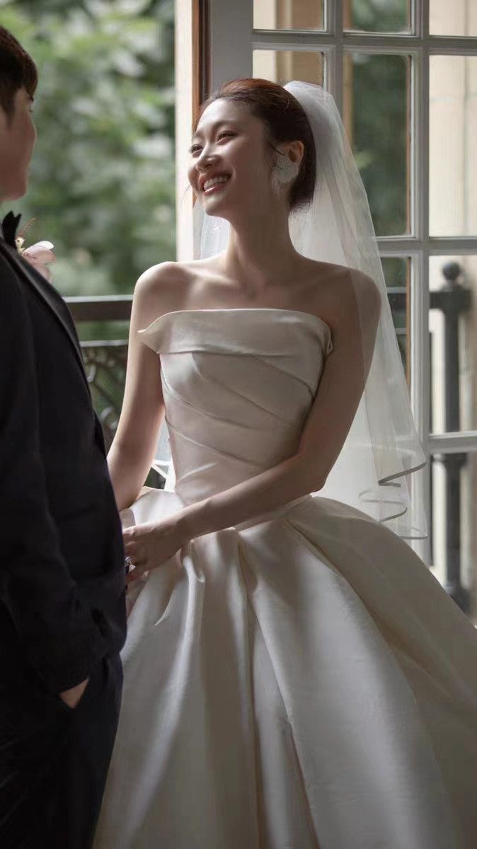 婚纱2023新款抹胸法式重工新娘缎面简约高级质感夏复古大拖尾显瘦,女装/女士精品,婚纱,淘宝优惠券,粉丝福利购,淘宝优惠卷