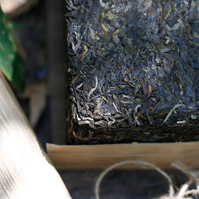 马鞍山2014年临沧镇康县马鞍山古茶区头春头采古树纯料2.5kg生茶