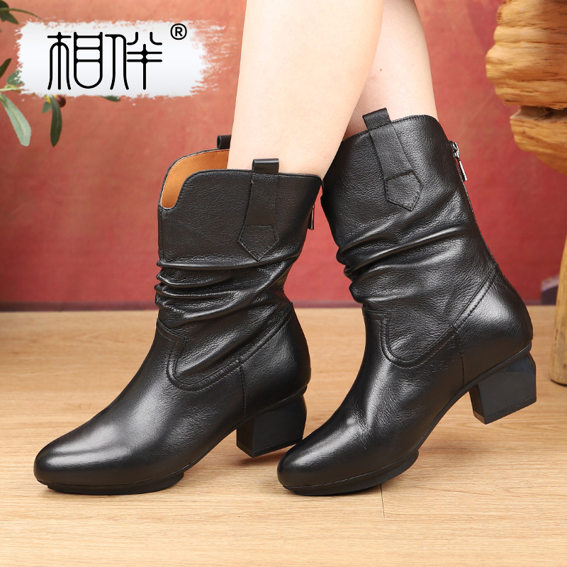 相伴真皮堆堆靴女2025新款中筒靴子粗跟尖头骑士靴设计感粗跟女靴