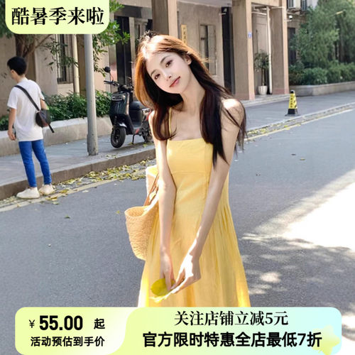 海边度假旅游泰国超好看黄色吊带连衣裙女夏温柔风收腰法式长裙子
