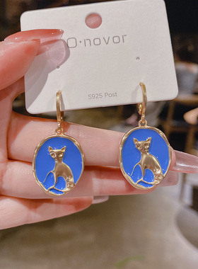 2024年小众设计感猫猫耳环气质时尚感哑金复古金属猫咪耳圈女耳环