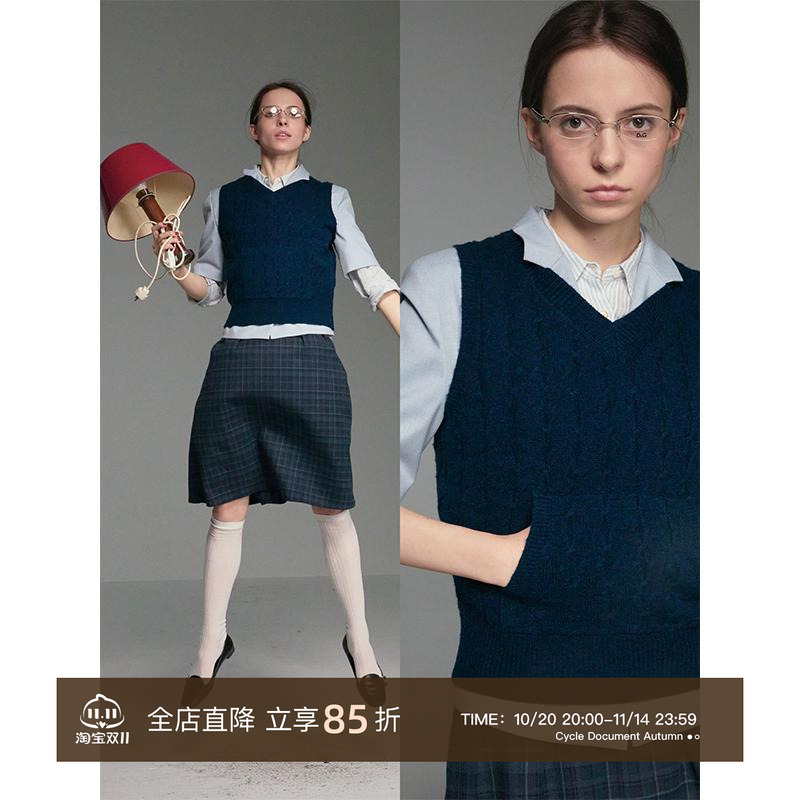 格纹V领针织马甲CYC25M31