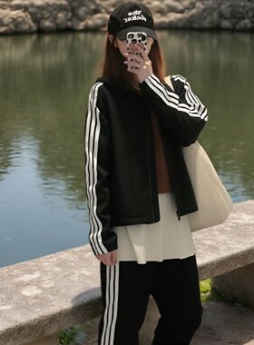 阿迪达斯连帽外套女装红色本命年户外防风拒水加绒保暖夹克KU8973