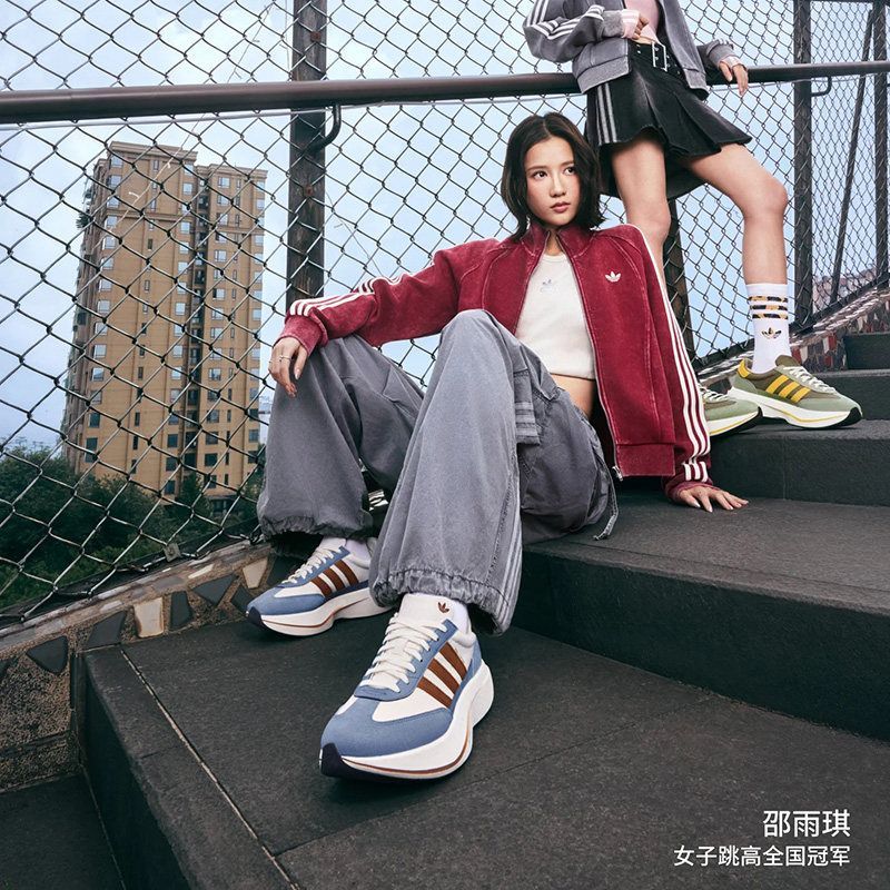 阿迪达斯三叶草正品夹克上衣女款街头做旧风短款针织外套KX3044