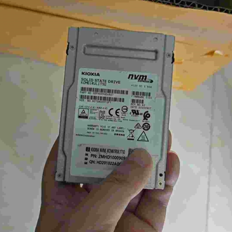 铠侠 CM6 东芝 KCM61RUL192 U2 nvm