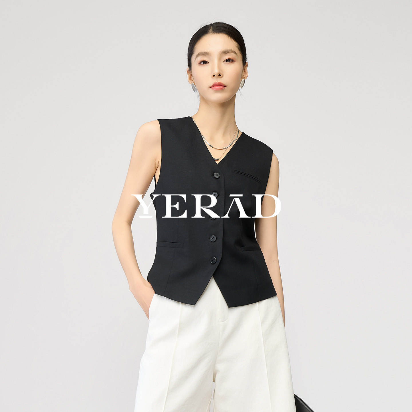 娅丽达亚麻复古单排扣西装马甲女2026春季新款高级感叠穿马夹外套