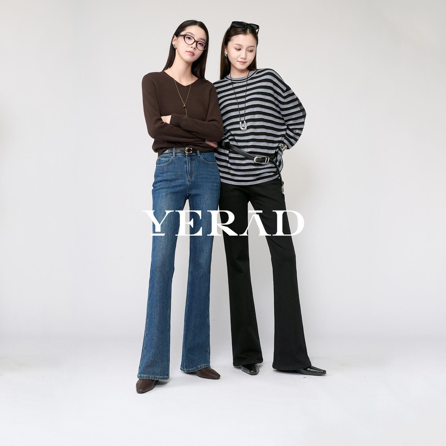 娅丽达加绒锁色微喇牛仔裤女冬