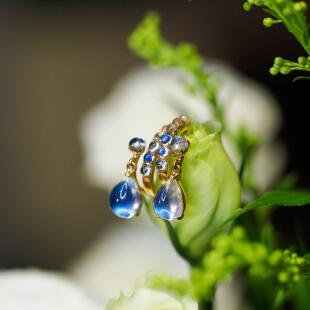 雀金枝 天然月光石玻璃体强蓝光18k金钻石耳环