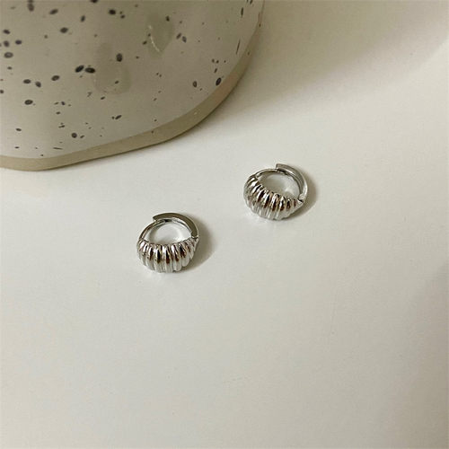 银色韩系牛角包耳扣气质简约冷淡风耳环女高级感百搭耳钉小众耳饰