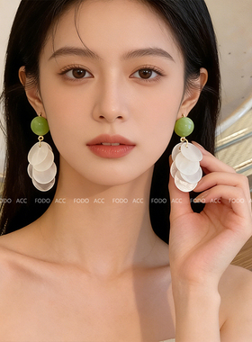 清新牛油果绿色贝壳耳坠多巴胺高级感气质耳环女度假风小众耳饰品