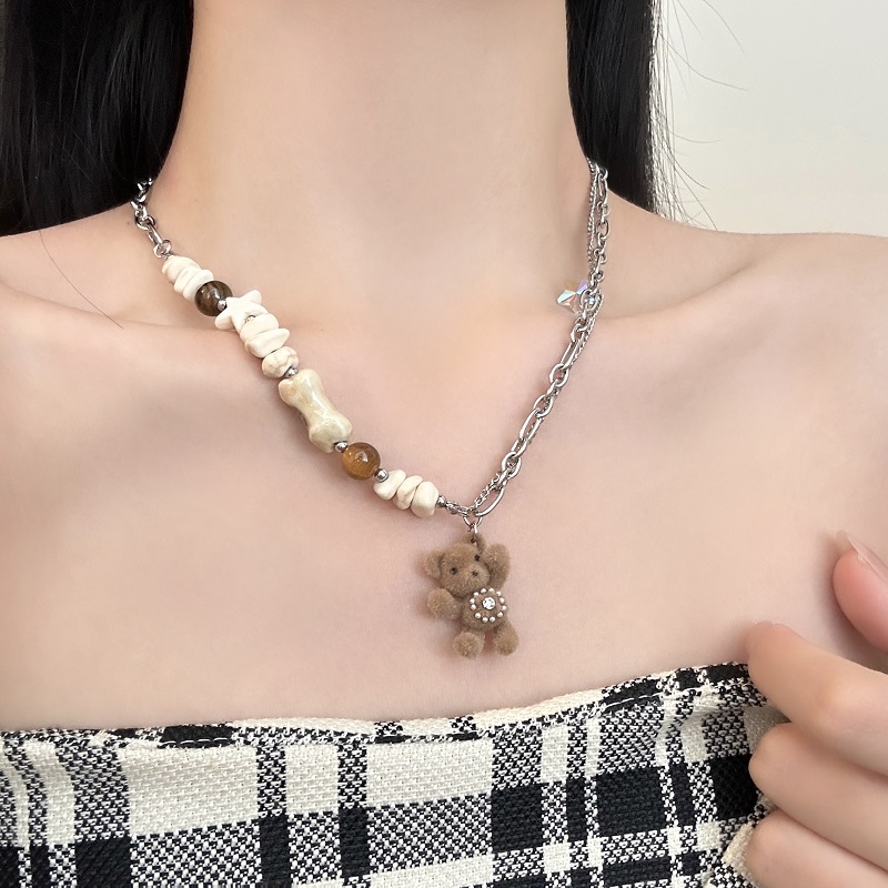 陶瓷串珠植绒小熊吊坠项链女高级感嘻哈百搭毛衣链小众设计配饰品