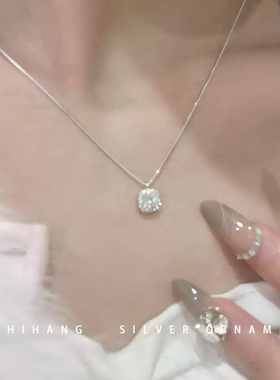 轻奢锆石方块吊坠项链女气质高级感小众锁骨链百搭毛衣链配饰颈链