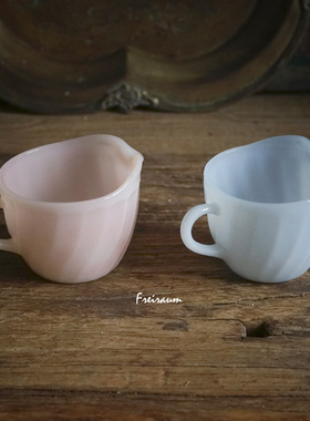 美国FireKing樱花粉青钢蓝色奶罐牛奶玻璃中古旧物橱窗摆件INS风