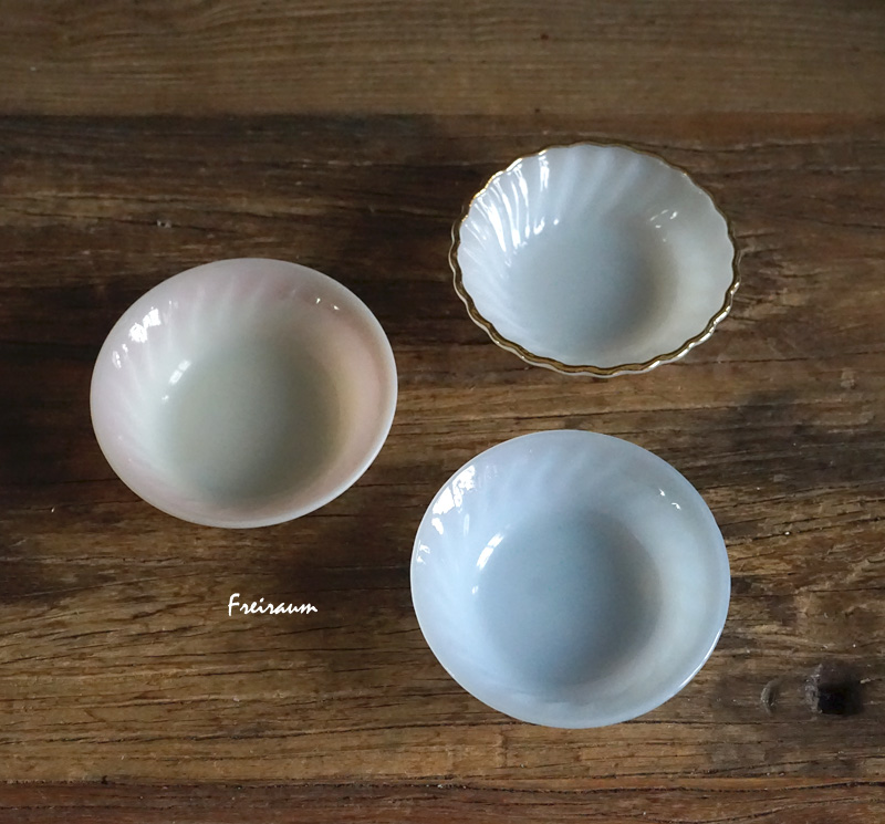 美国FireKing樱花粉青钢蓝色牛奶玻璃碗中古旧物橱窗摆件INS风