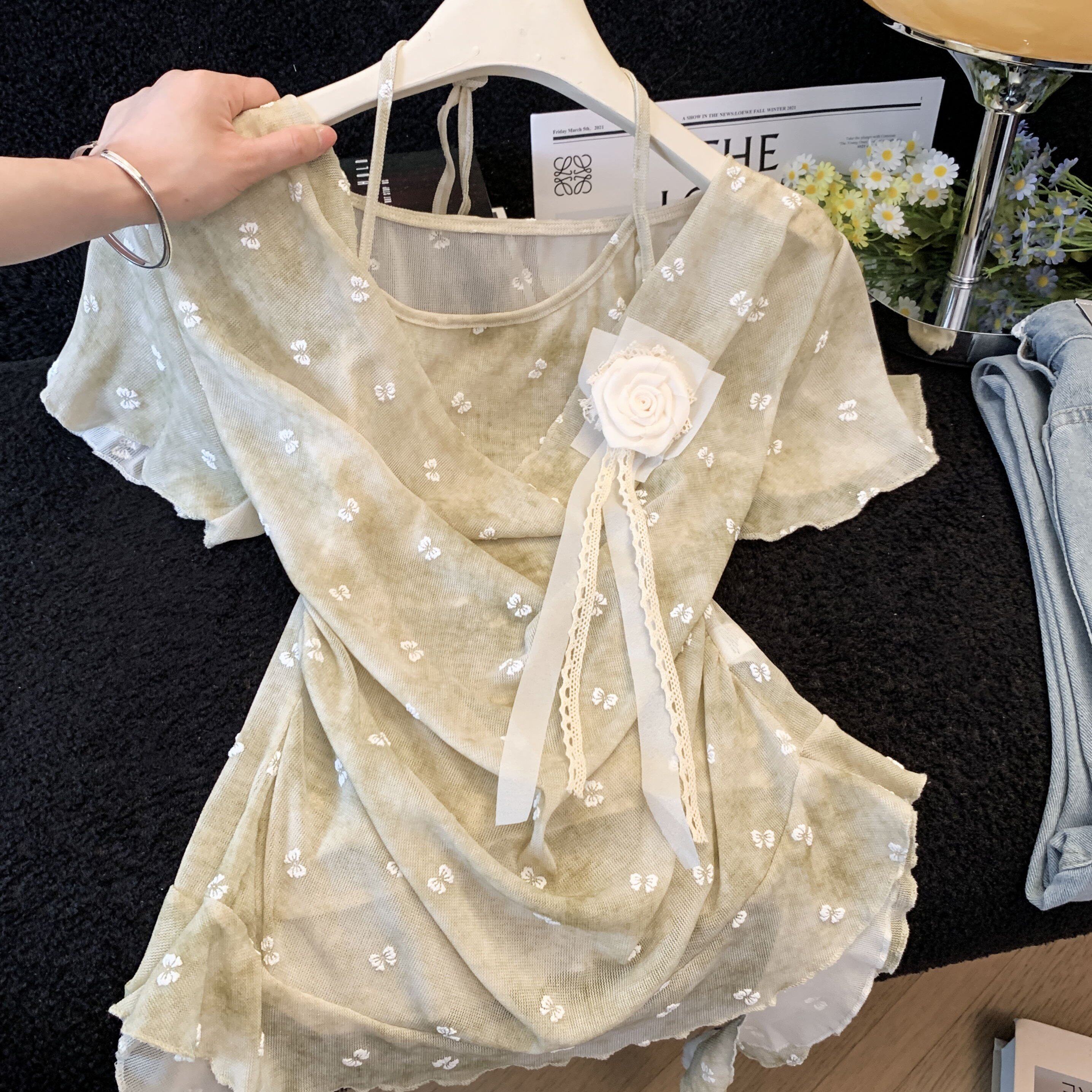 法式甜美风荷叶边一字肩吊带女2026夏季蝴蝶结露肩上衣