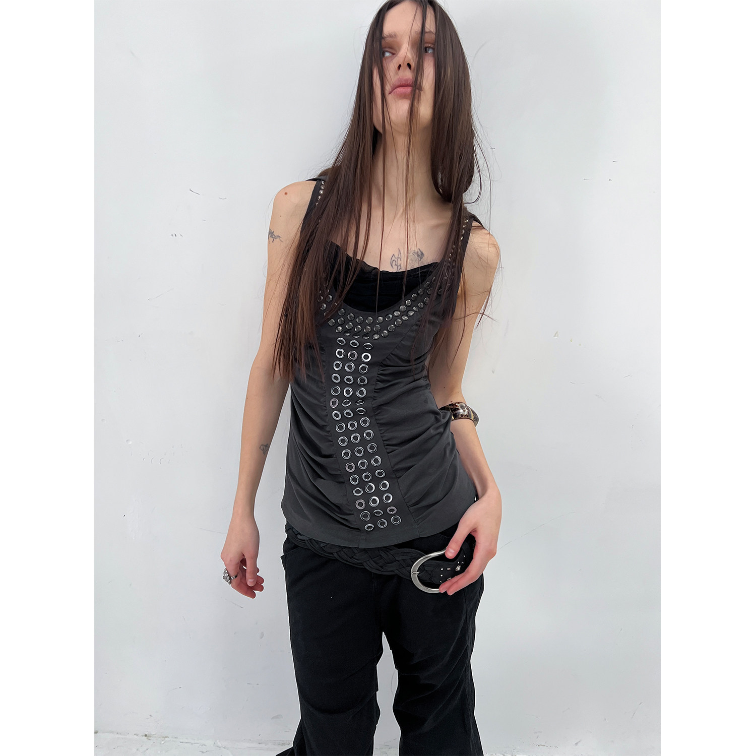 DoublePunch春夏原创盔甲造型荡领金属铆钉抓褶连帽修身工字背心