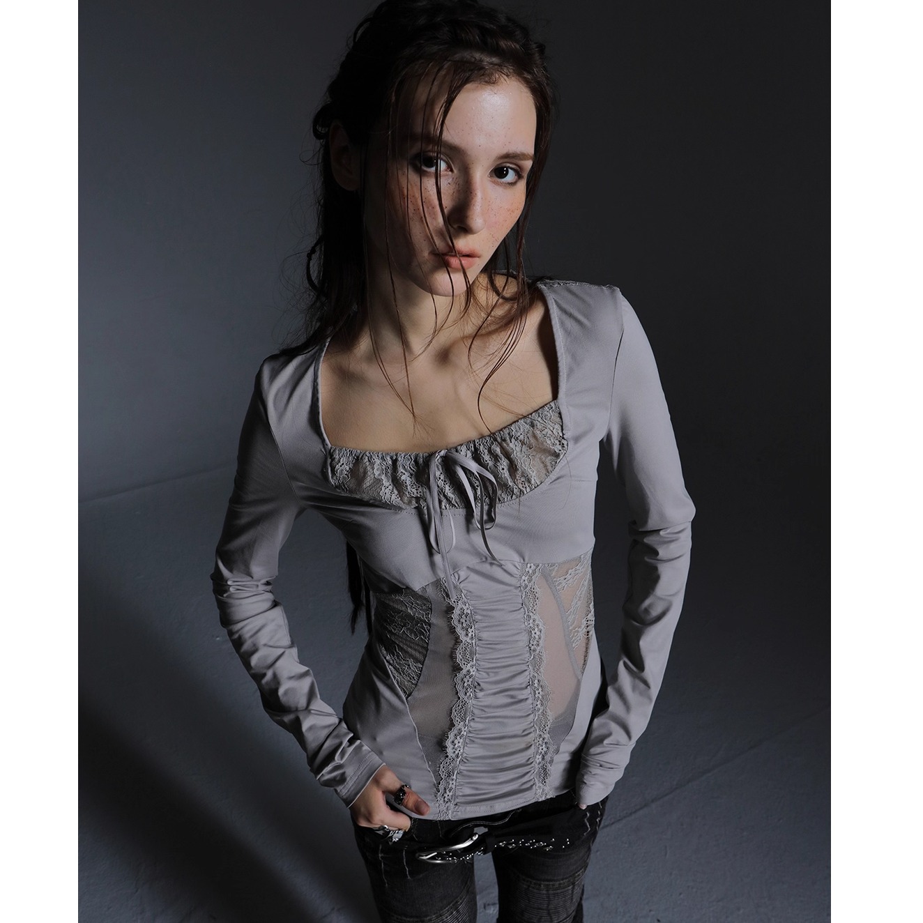 DP秋冬原创正肩蕾丝拼接方领长袖