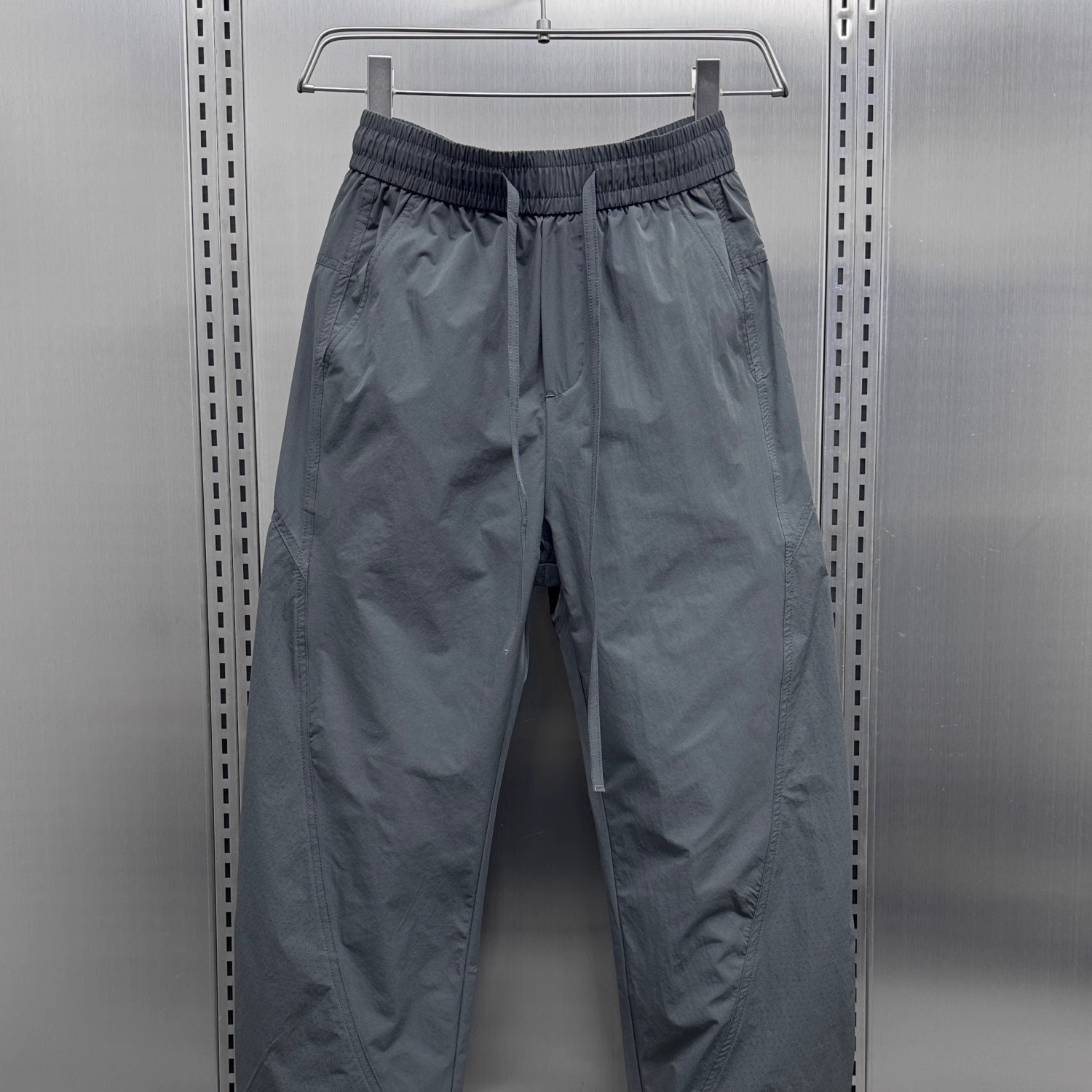 Home Daily 闭眼入无D推荐！夏季抽绳痞帅休闲速干透气运动裤男男