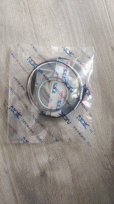 供应小松推土机D65EX-15推土机倾斜油缸修理包707-99-24940