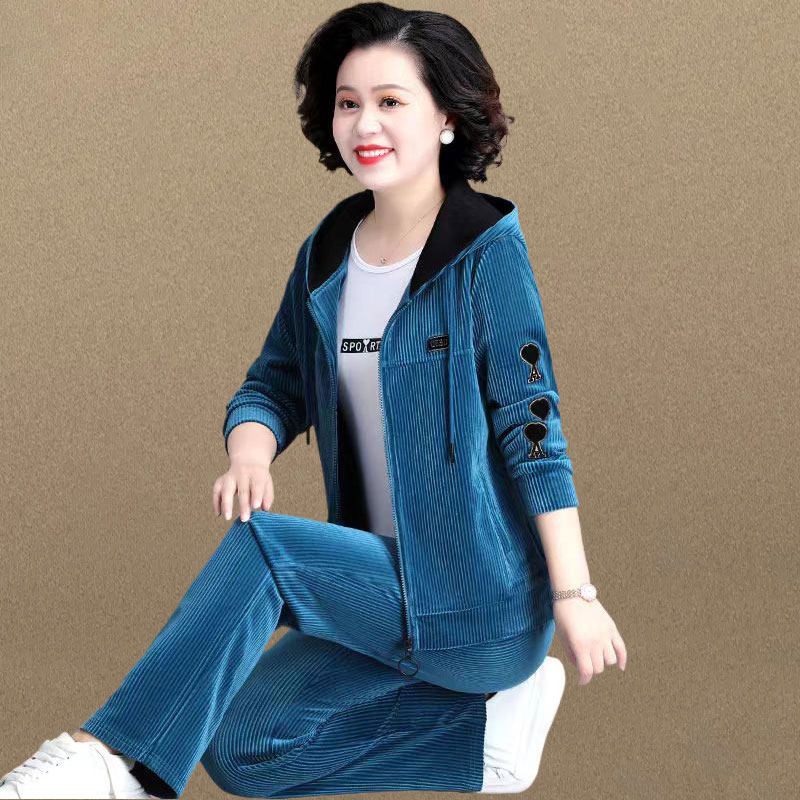 中老年妈妈秋季金丝绒运动服休闲外套女春秋奶奶洋气减龄三件套装