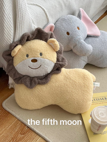 小狮子小象毛绒卡通动物抱枕靠枕