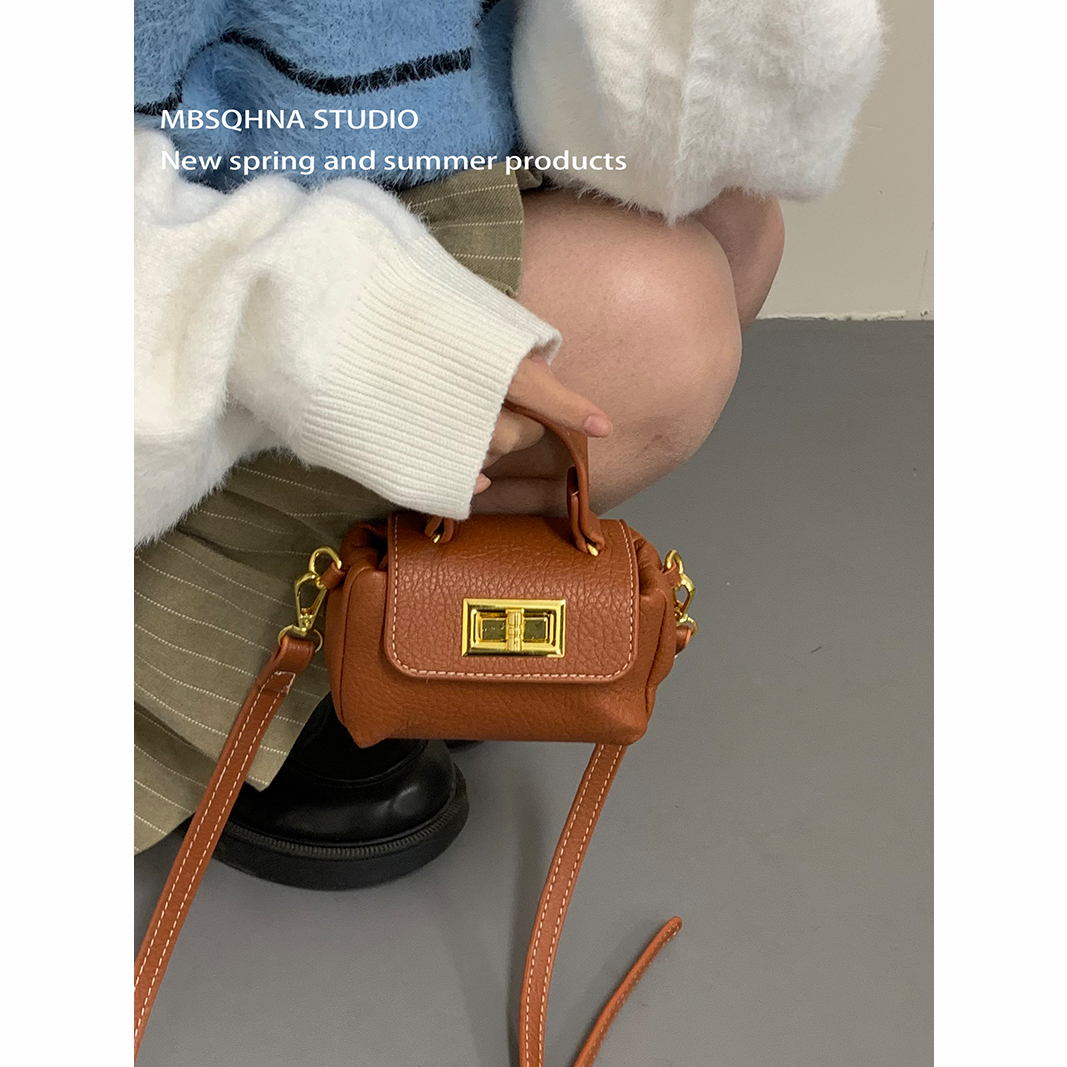 MBSQHNA秋冬时尚复古迷你口红包包女2023新款百搭质感斜挎小方包