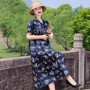 新款中老年女装碎花V领绵绸连衣裙妈妈装显瘦减龄洋气中长款大码