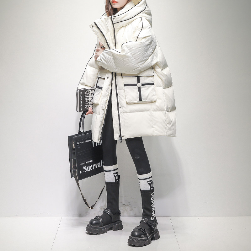 久拉拉米白色白鹅绒中长款羽绒服