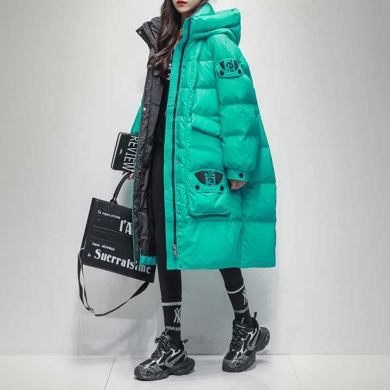 久拉拉绿色白鹅绒中长款羽绒服女