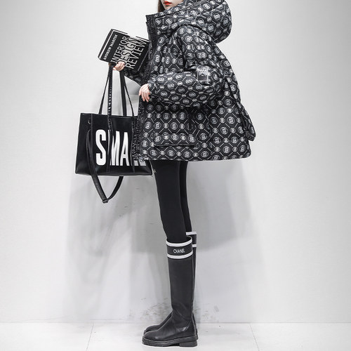 久拉拉黑色圆点白鹅绒羽绒服女