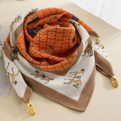 2025新款时尚轻奢磁吸扣丝巾女士方巾冬懒人吊坠ins围巾围脖装饰