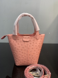 南非鸵鸟手缝蜡线 菜篮子女包 水桶包 底部13cm 、袋口23CM