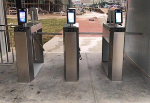 智能测温感应人脸识别工地对接住建部系统显示打卡三辊闸