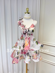 设计款挂脖V领露背绑带花朵花瓣胸垫收腰蓬蓬裙印花裙旅游度假裙