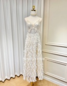 高定显气质V领网纱带胸垫鸵鸟毛羽毛串珠花朵高开叉流苏毛毛长裙