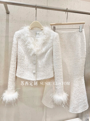 高定富家千金风V领羽毛内胆羽绒短外套高腰包臀鱼尾半裙小香套装